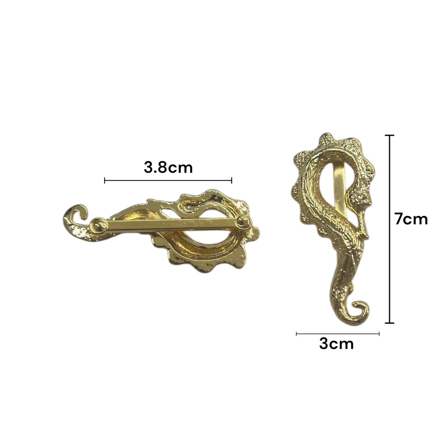 Herraje Metálico Dorado figura caballo de mar tipo pasador