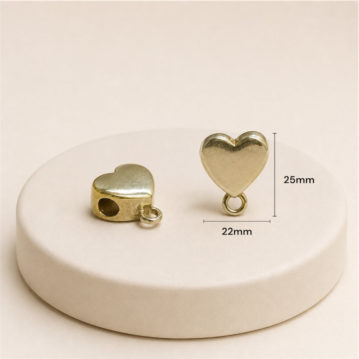 Dije Figura de Corazón Dorado