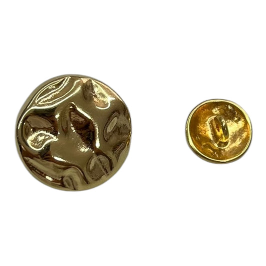 Botón metálico de pata dorado con labrado